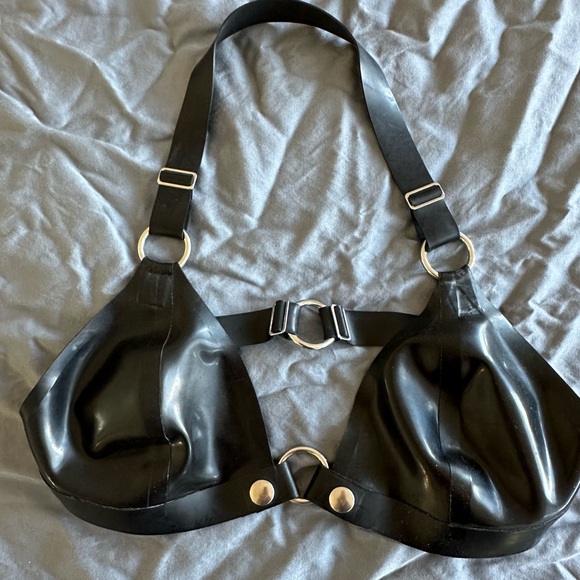 Lady Lucie Latex Black O ring bra / top - size Medium (silver hardware) - Picture 3 of 5